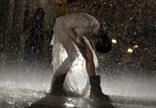 Video – Giorgia, ''GOLPE''. Sposa sotto la piogg...